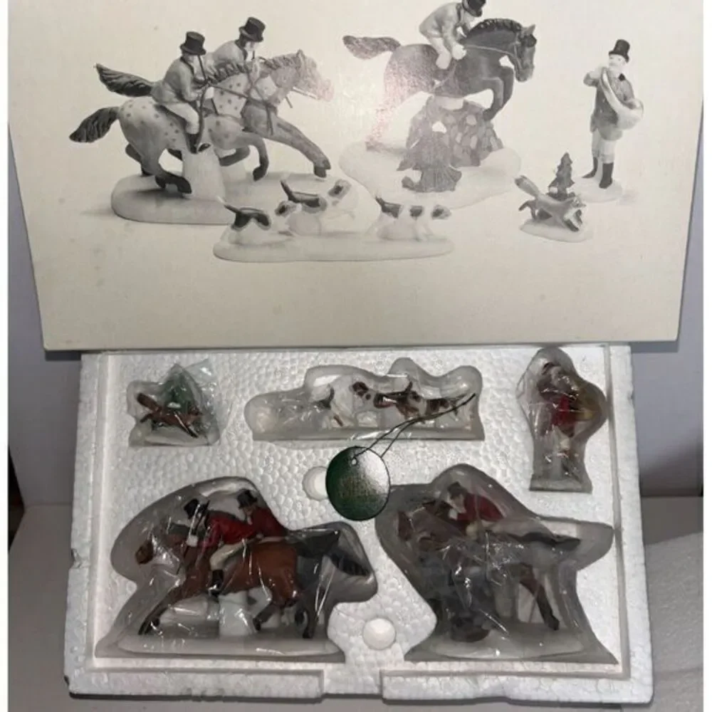 DEPARTMENT 56 TALLYHO! Heritage Village Christmas Horses Dogs Accessory